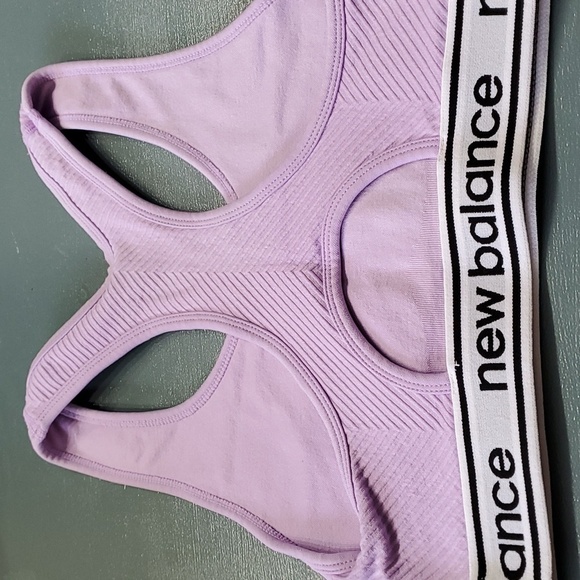 NEW BALLANCE LAVENDER SPORTS BRA. Size medium. No pads. Polyester. - Picture 6 of 6